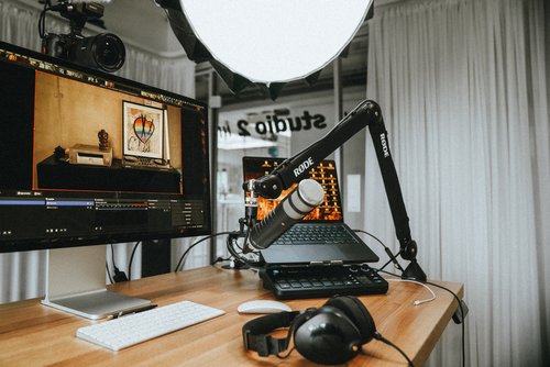 Murakamy Podcast Studio Tour 2025
